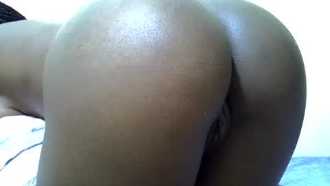 Snapshot of sweet_vee1 chatting on June 15, 11:29 pm Princess vee online show from June 15, 11:29 pm