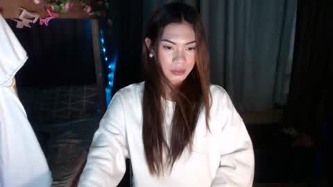 sweet_vell online show from April 23, 11:20 am