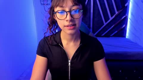 sweet_venus4 online show from January 4, 9:31 pm