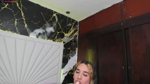 Snapshot of sweet_vicky_hot chatting on July 16, 7:09 pm Vicky online show from July 16, 7:09 pm