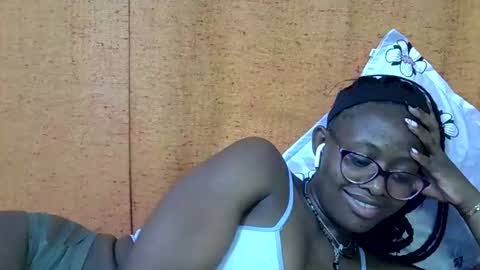 sweet_zarah online show from April 14, 6:14 pm