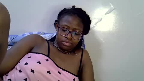 sweet_zarah online show from April 26, 6:55 am