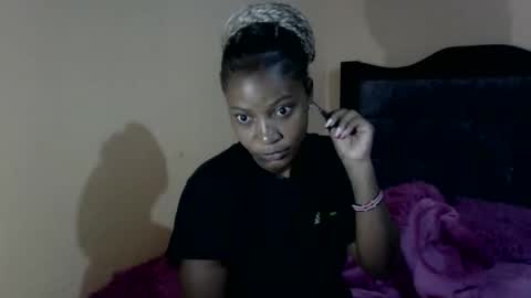 Snapshot of sweet_zella chatting on November 25, 9:26 pm zellate online show from November 25, 9:26 pm