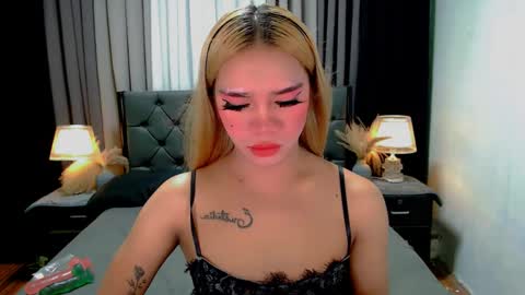 Snapshot of sweet_zoey12 chatting on May 11, 9:48 am bea takashi online show from May 11, 9:48 am