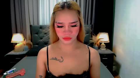 Snapshot of sweet_zoey12 chatting on May 21, 9:38 am bea takashi online show from May 21, 9:38 am