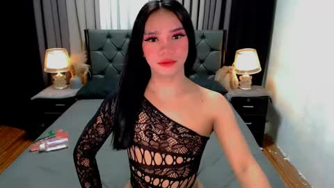 Snapshot of sweet_zoey12 chatting on June 3, 9:23 am bea takashi online show from June 3, 9:23 am