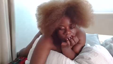 Snapshot of sweetafricangal chatting on May 6, 2:29 am NASHA online show from May 6, 2:29 am