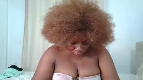 Snapshot of sweetafricangal chatting on June 11, 2:33 am NASHA online show from June 11, 2:33 am