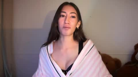 Snapshot of sweetameliabriar chatting on August 9, 1:18 am Amelia online show from August 9, 1:18 am