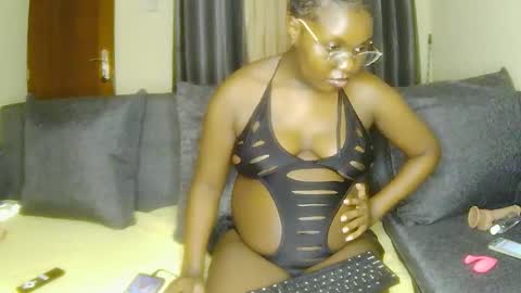 sweetandria_ online show from February 9, 4:44 pm
