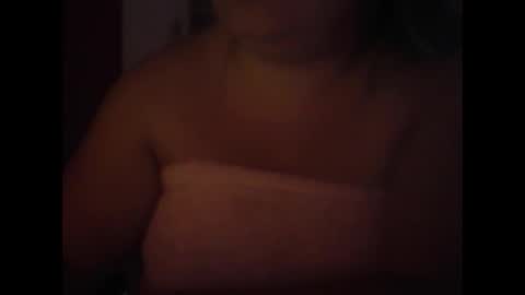 Snapshot of sweetapple808216 chatting on December 17, 7:59 pm sweetapple808216 online show from December 17, 7:59 pm