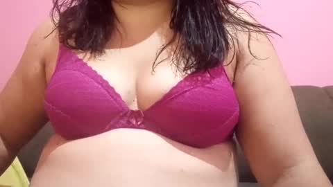 Snapshot of sweetapple808216 chatting on December 25, 3:06 pm sweetapple808216 online show from December 25, 3:06 pm