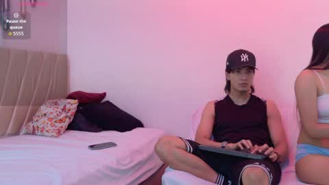 Snapshot of sweetauracouple chatting on June 5, 12:44 pm sweetauracouple online show from June 5, 12:44 pm