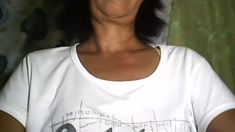 Snapshot of sweetbella24 chatting on July 3, 2:23 pm im anne online show from July 3, 2:23 pm