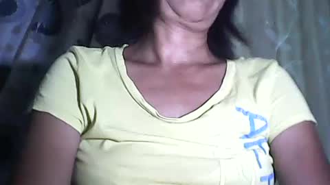 Snapshot of sweetbella24 chatting on July 15, 12:21 pm im anne online show from July 15, 12:21 pm