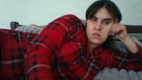 Snapshot of sweetbesty5322 chatting on January 9, 10:51 am sweetbesty5322 online show from January 9, 10:51 am