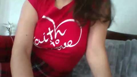 Snapshot of sweetbesty5322 chatting on January 10, 8:16 am sweetbesty5322 online show from January 10, 8:16 am