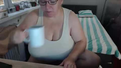 Sweetboobs85h online show from October 23, 9:19 am