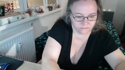 Sweetboobs85h online show from November 21, 8:40 pm