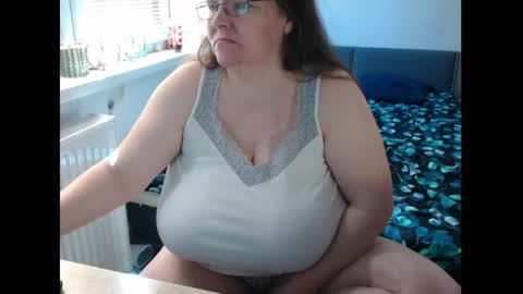 Sweetboobs85h online show from May 1, 8:41 am