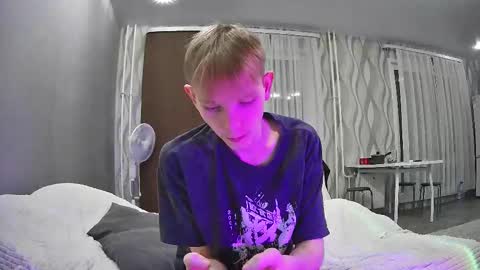 SweetyBoy online show from December 16, 6:02 pm