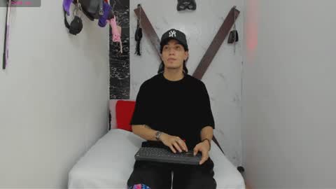 Snapshot of sweetbutspicy_ chatting on July 18, 2:49 am sweetbutspicy online show from July 18, 2:49 am