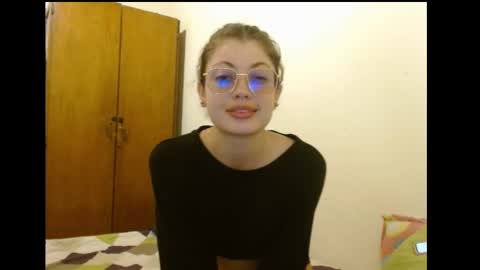 Snapshot of sweetcalm_ chatting on March 5, 4:52 am sweetcalm_ online show from March 5, 4:52 am