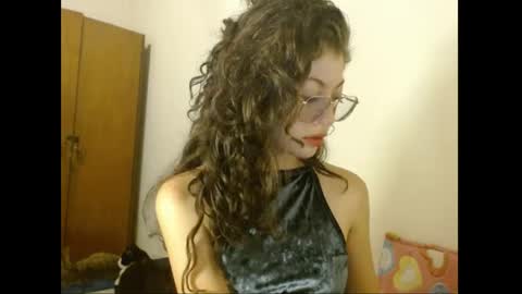 Snapshot of sweetcalm_ chatting on May 11, 3:34 am sweetcalm_ online show from May 11, 3:34 am