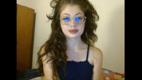 Snapshot of sweetcalm_ chatting on May 17, 4:21 am sweetcalm_ online show from May 17, 4:21 am