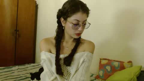 Snapshot of sweetcalm_ chatting on May 22, 3:24 am sweetcalm_ online show from May 22, 3:24 am