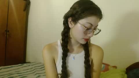 Snapshot of sweetcalm_ chatting on May 25, 9:32 pm sweetcalm_ online show from May 25, 9:32 pm