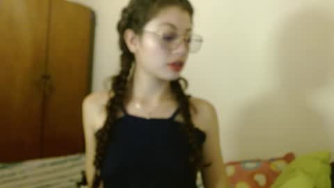 Snapshot of sweetcalm_ chatting on May 26, 10:17 pm sweetcalm_ online show from May 26, 10:17 pm