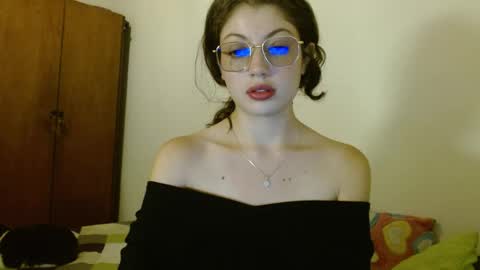 Snapshot of sweetcalm_ chatting on June 5, 3:46 am sweetcalm_ online show from June 5, 3:46 am