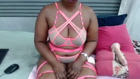 Snapshot of sweetcandypussy25 chatting on April 10, 11:09 pm queen online show from April 10, 11:09 pm