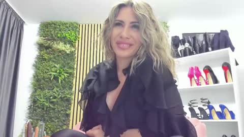 Snapshot of sweetcherry30_ chatting on May 27, 6:10 am Cherry online show from May 27, 6:10 am