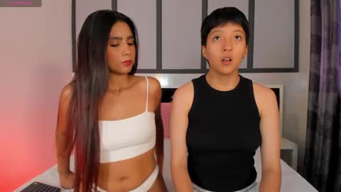 Snapshot of sweetcoupple chatting on May 8, 7:30 pm Eva Short hair girl - Victoria Long red hair online show from May 8, 7:30 pm