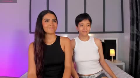 Snapshot of sweetcoupple chatting on June 5, 6:52 am Eva Short hair girl - Victoria Long red hair online show from June 5, 6:52 am