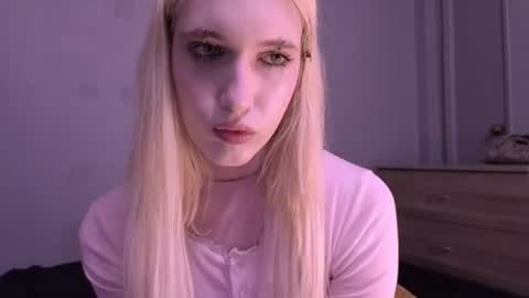 sweetcrystalll online show from June 27, 8:47 pm