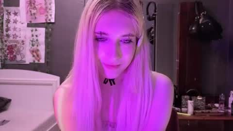 sweetcrystalll online show from July 10, 8:22 pm
