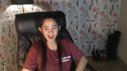 Snapshot of sweetdannica chatting on December 19, 1:40 pm Danni online show from December 19, 1:40 pm
