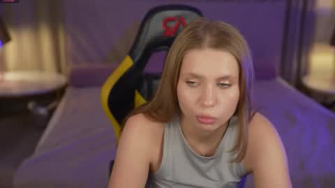 Amelia online show from October 25, 2:24 pm