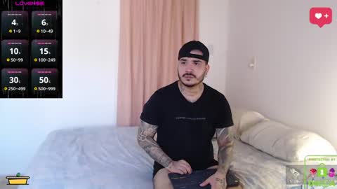 Snapshot of sweetdesires_ chatting on June 17, 2:40 pm online show from June 17, 2:40 pm
