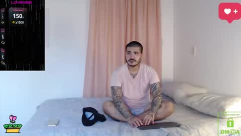 Snapshot of sweetdesires_ chatting on June 19, 6:45 pm online show from June 19, 6:45 pm