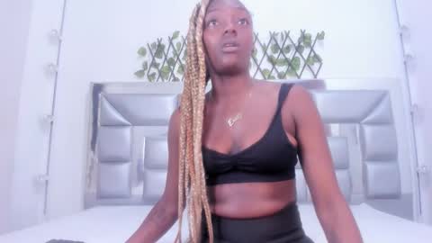 Snapshot of sweetebonny1 chatting on February 17, 12:12 pm Jimena online show from February 17, 12:12 pm