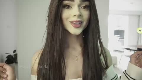 Snapshot of sweetest_bella chatting on June 14, 8:00 pm Bella online show from June 14, 8:00 pm
