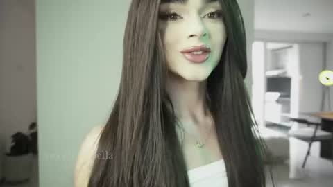 Snapshot of sweetest_bella chatting on June 16, 10:12 pm Bella online show from June 16, 10:12 pm