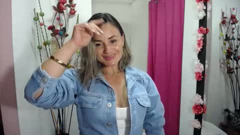 Snapshot of sweetfantasyy69 chatting on May 24, 6:46 pm sweef online show from May 24, 6:46 pm
