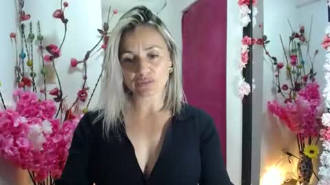 Snapshot of sweetfantasyy69 chatting on July 19, 7:39 pm sweef online show from July 19, 7:39 pm