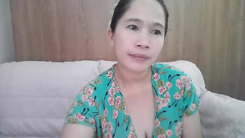 Snapshot of sweetfilipinawet chatting on April 15, 3:19 pm Stacy online show from April 15, 3:19 pm