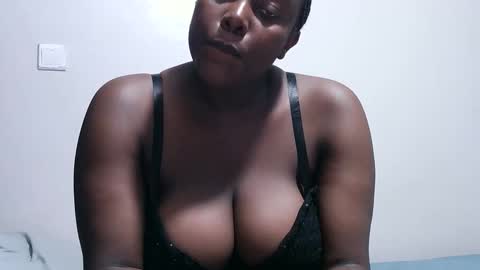 Snapshot of sweetgal11 chatting on May 18, 11:49 am sweetgal11 online show from May 18, 11:49 am